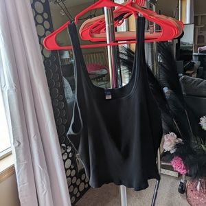 🧡Old Navy square neck black crop top 4x